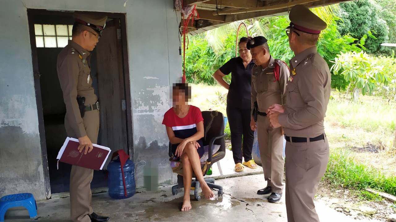 แม่อัดคลิปรัดคอลูกชาย บอกไม่ได้ทำร้ายจริงๆ แค่น้อยใจผัวรัสเซีย