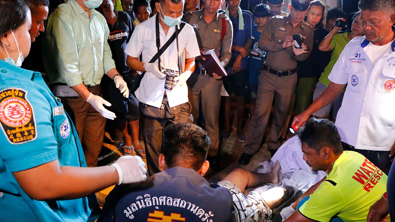 หนุ่มป่วยจิต เป็นศพติดสันดอนกลางแม่น้ำตรัง คาดน้อยใจแม่ ประชดฆ่าตัวตาย