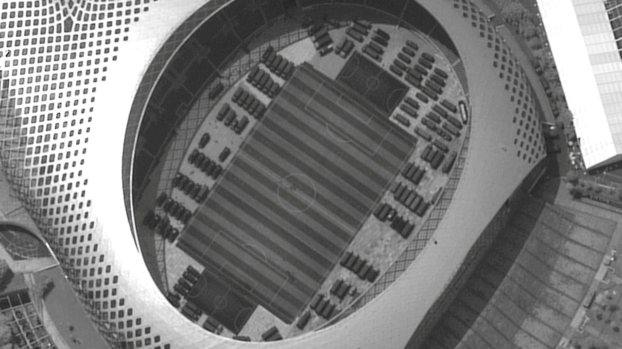 ภาพถ่ายดาวเทียมเห็นชัด รถหุ้มเกราะจีนจอดอื้อในเซินเจิ้น ประชิดฮ่องกง