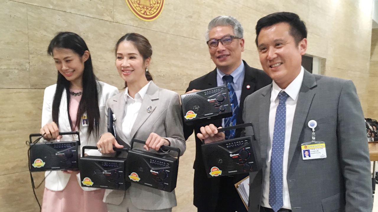 วิปรัฐบาล ควักกระเป๋าซื้อวิทยุทรานซิสเตอร์ แก้ปัญหาไม่ได้ยินเสียงเรียก