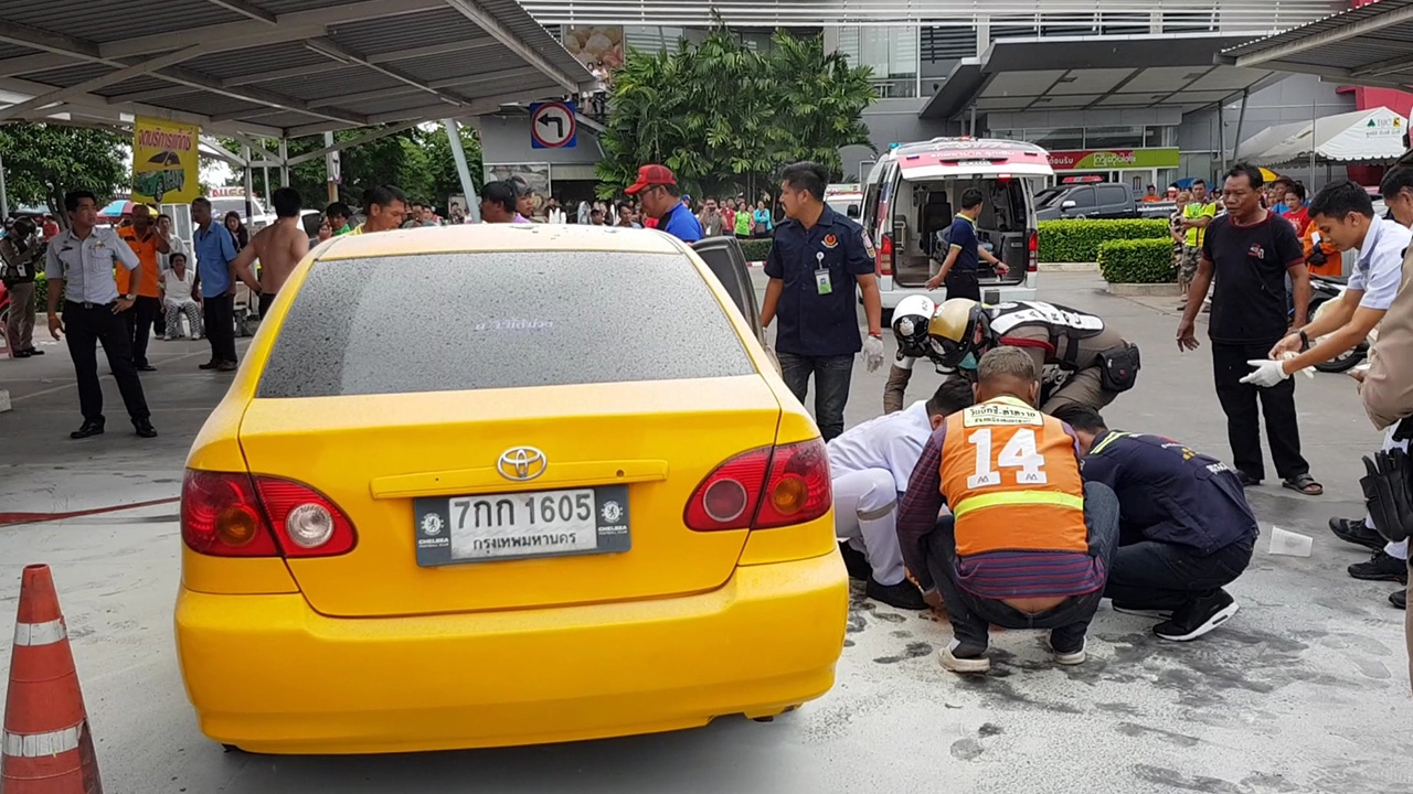 ไฟไหม้แท็กซี่เก่า ไฟลวกคนขับสาหัส เมียเผยผัวบอก จะออกมาเคลียร์ปัญหากับเพื่อน