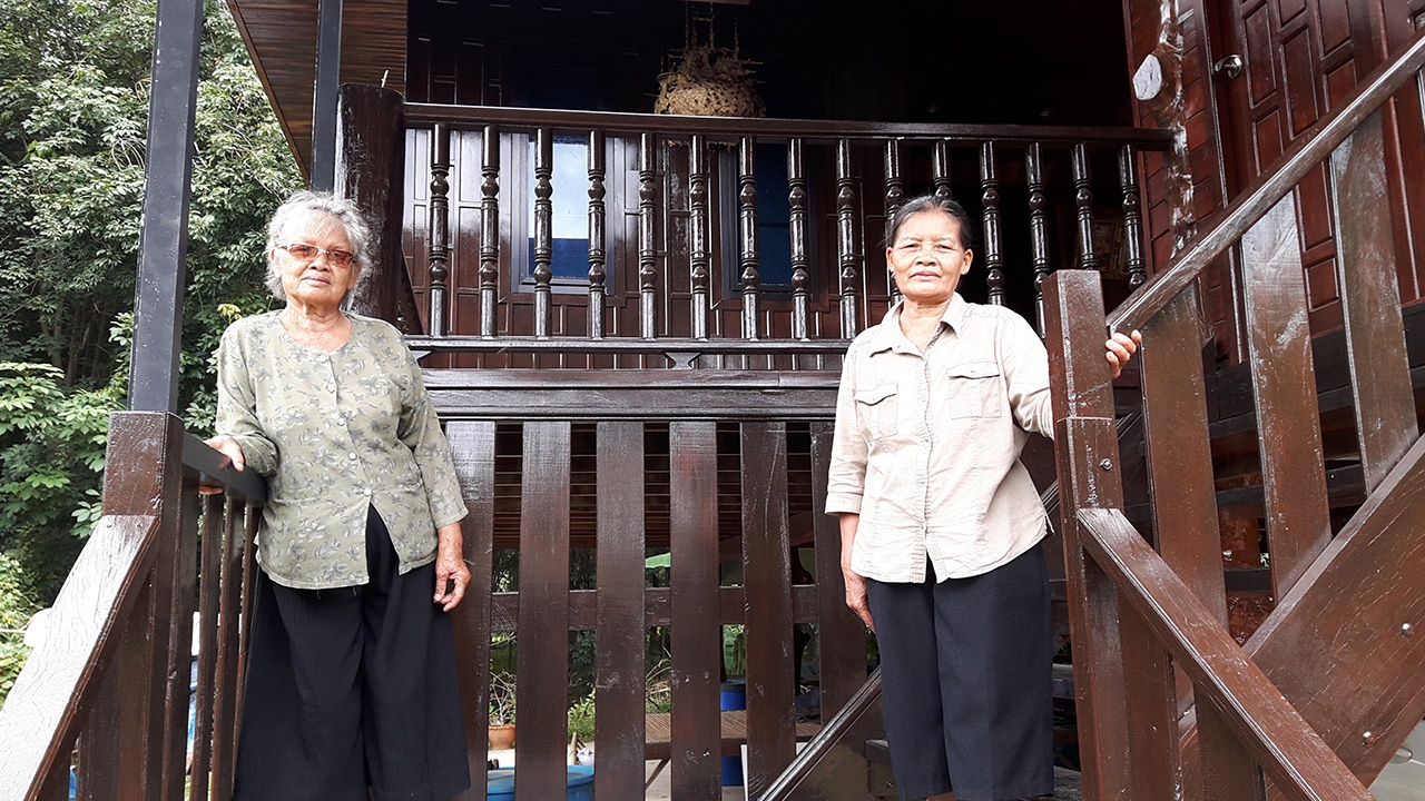 ต่อหัวเสือทำรังอยู่บนบ้าน ป้าเจ้าของบ้านเชื่อมาให้โชค คนถูกหวยกันเพียบ