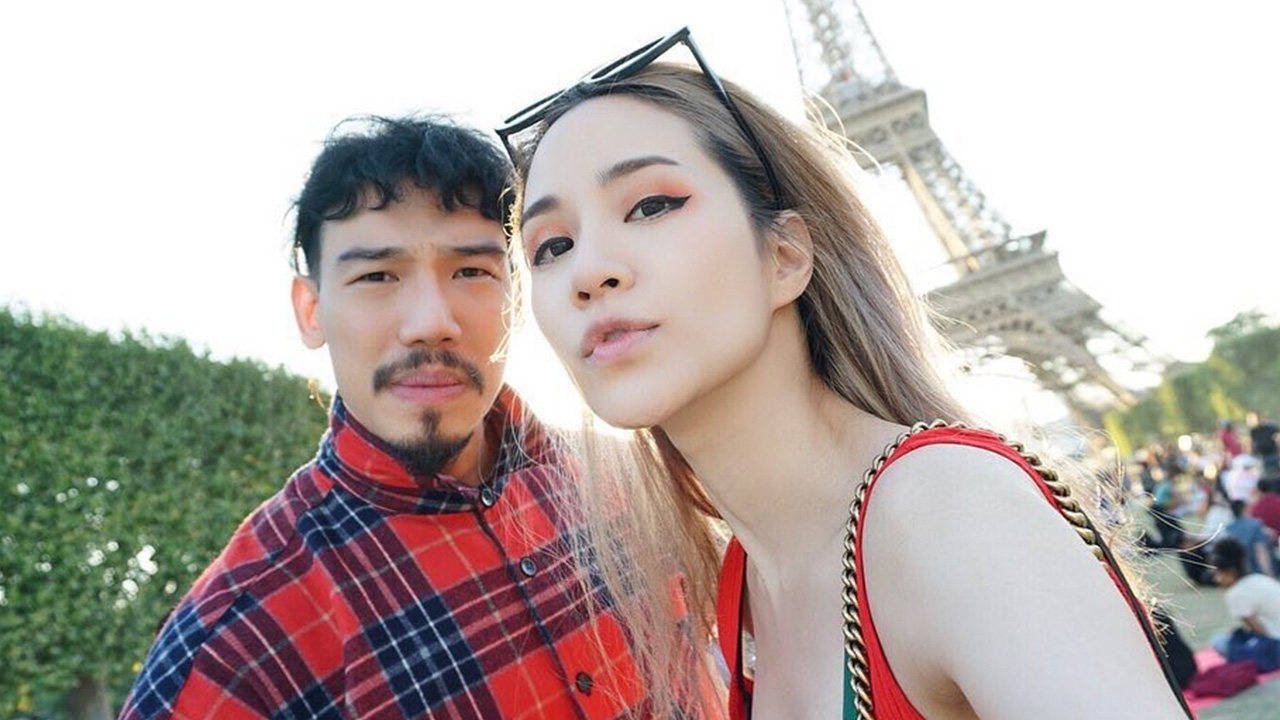 ชาวเน็ตรุมด่าเละ ฟาง-เอเอ ทำคลิปแกล้งแอร์โฮสเตส ทำป่วนไปทั้งเครื่องบิน (คลิป)