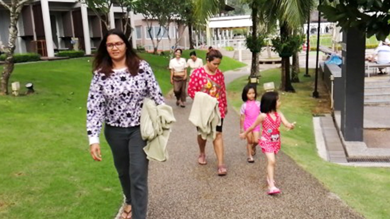 เขาหลักคึกคัก นักท่องเที่ยวไทย แห่จองห้องพาแม่เที่ยวพังงาช่วงหยุดยาว