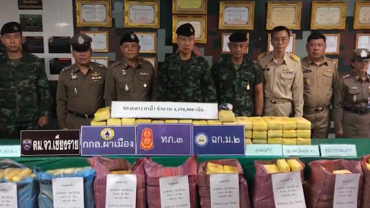 กองกำลังผาเมืองยึดยาบ้า 4 ล้านเม็ด ชี้เป็นเครือข่ายโรงงานผลิตว้าใต้