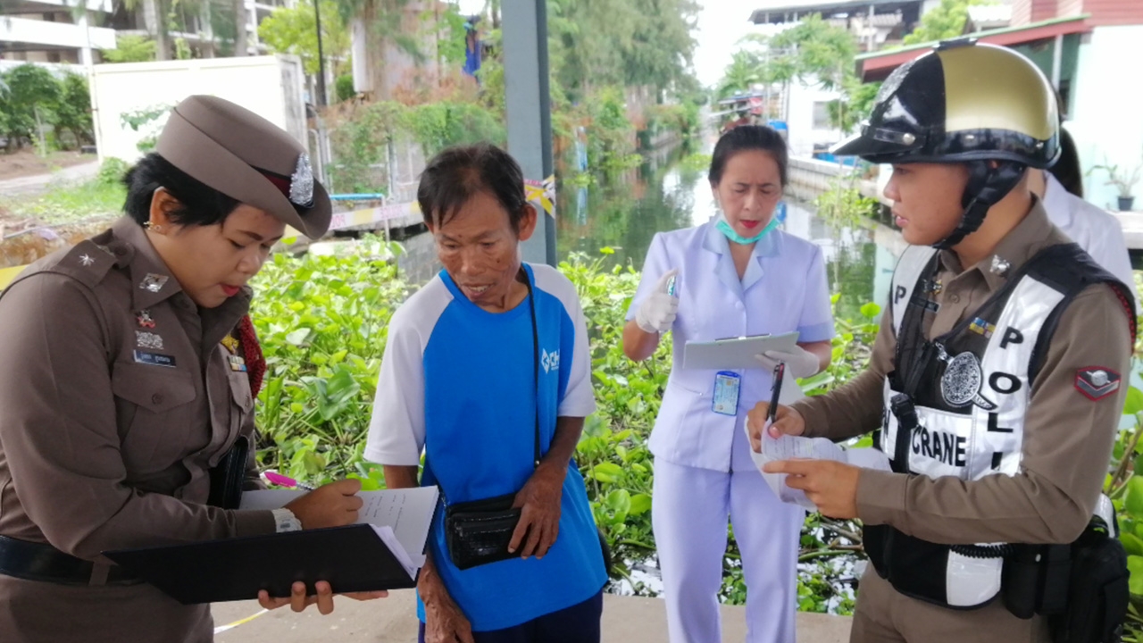 พบหญิงนิรนามจนน้ำตายคลองหลังรพ.บ้านแพ้ว มีรูปรอยสักพระจันทร์เสี้ยว