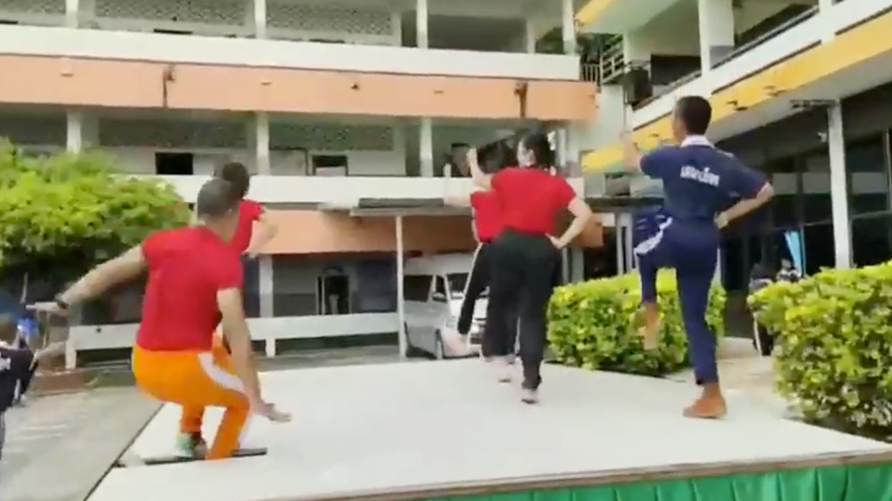 ดนตรีอยู่ในสายเลือด เปิดคลิป "ครูคำนาง" เต้นแอโรบิกทีเวทีสะเทือนจนพัง 