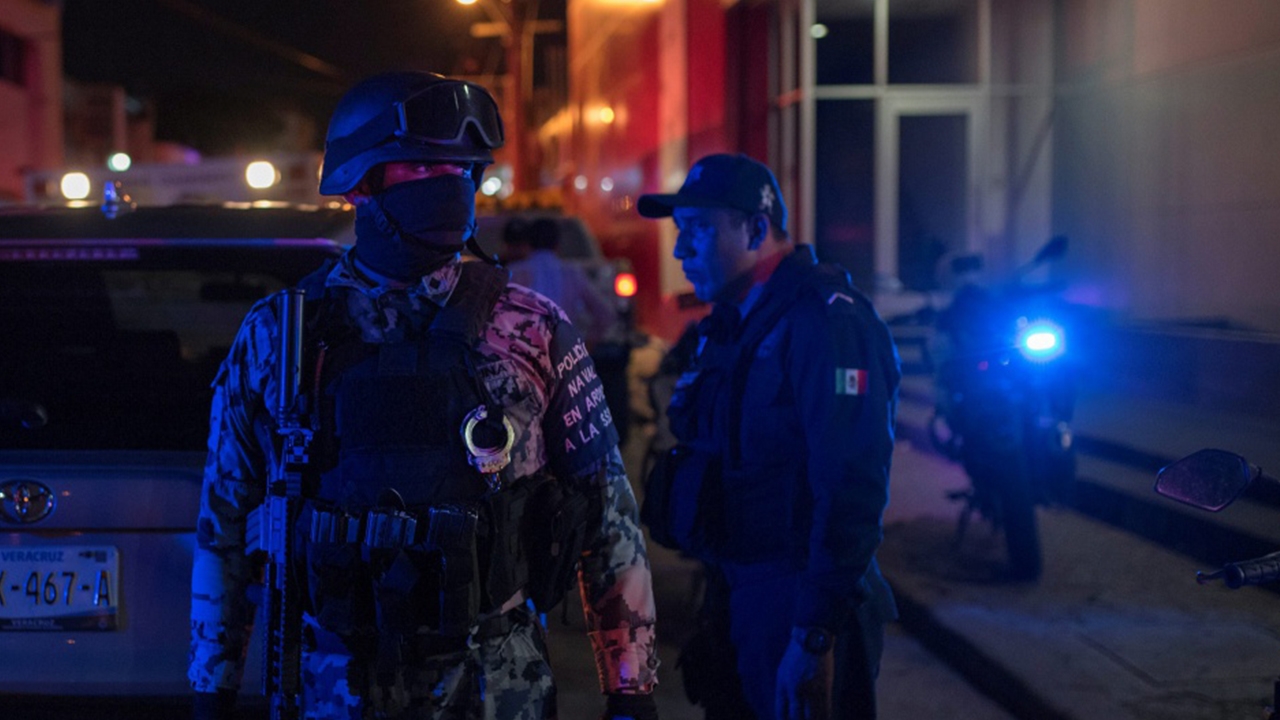 แก๊งมือปืนโจมตีบาร์เม็กซิโก ปาระเบิดขวดไฟลุกท่วม ดับสลด 25 ศพ