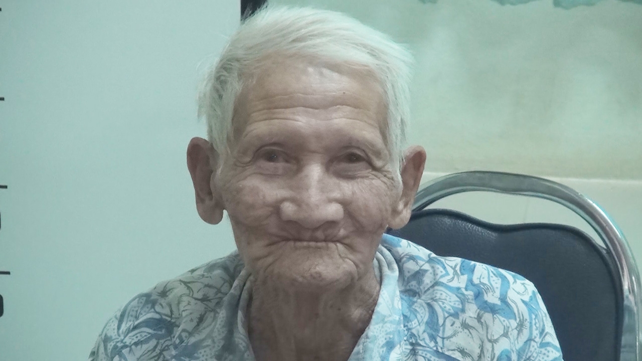 เลขไทย 3 กับ 7 คล้ายกันเลยทำให้ปู่อ้อนมีอายุถึง 128 ปี แต่จริงๆ แค่ 88