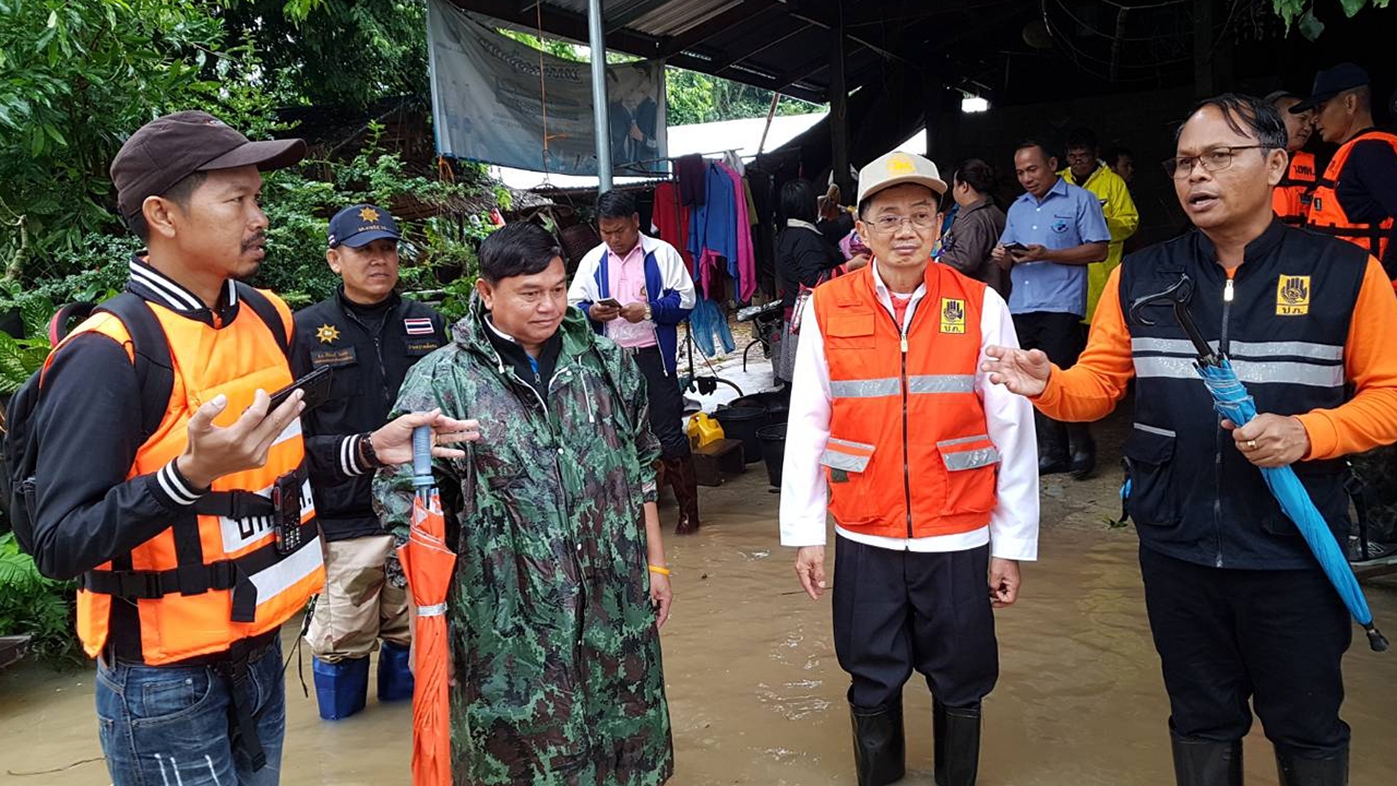 จนท.อำนาจเจริญ เฝ้า 24 ชม.หลังน้ำท่วมบ้านดอนว่าน น้ำสูงขึ้นต่อเนื่อง