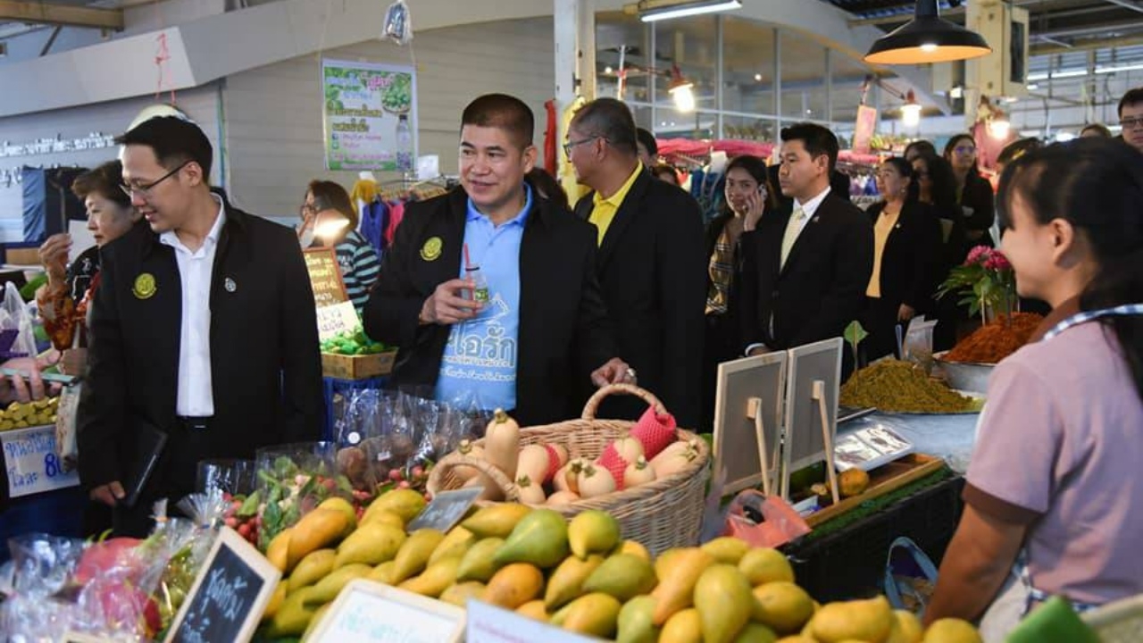 “ธรรมนัส” มอบนโยบาย ตลาดอ.ต.ก. ใช้ “คลองเตยโมเดล เข้ม 1 สิทธิ์ 1 แผง"