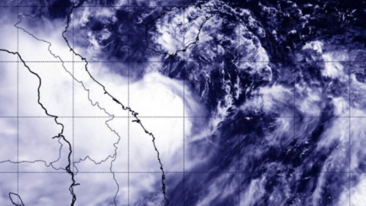 ทำไทยอ่วม นาซาเผยภาพถ่ายดาวเทียม พายุโพดุล  ก่อนขึ้นฝั่งถล่มเวียดนาม 