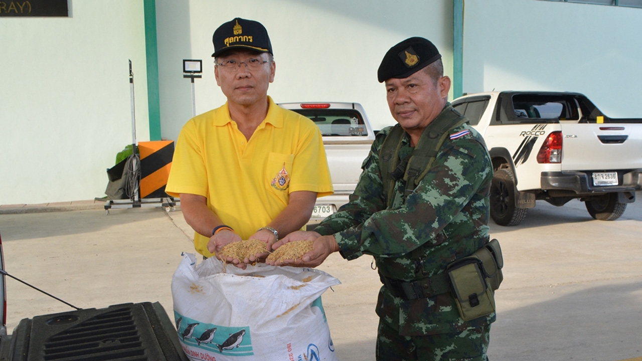 ศุลกากรอรัญฯ บุกจับข้าวเปลือกลอบนำเข้าเขมร 12 ตัน เตรียมส่งนายทุน