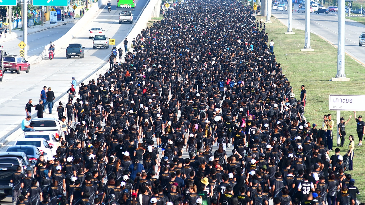 5 หมื่นชีวิต ร่วมกิจกรรม วิ่งตอบแทนบุญคุณแผ่นดิน รำลึก “ป๋าเปรม” 