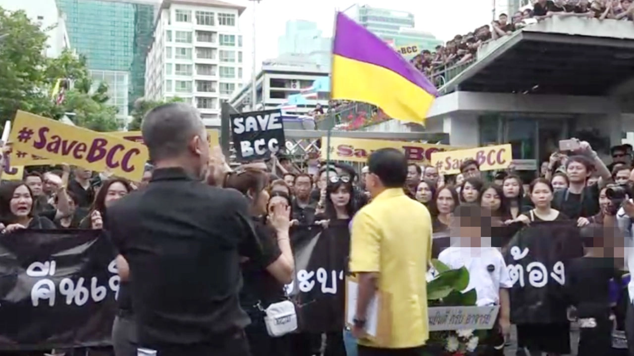 แต่งดำทำกิจกรรม Save BCC ประท้วง "สภาคริสตจักร" พักงาน ผอ.กรุงเทพคริสเตียน