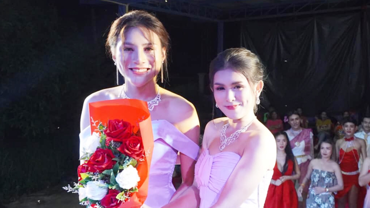 ความรักไม่จำกัดเพศ "สาวประเภทสอง" ควง "แฟนสาว" วิวาห์หวานชื่น