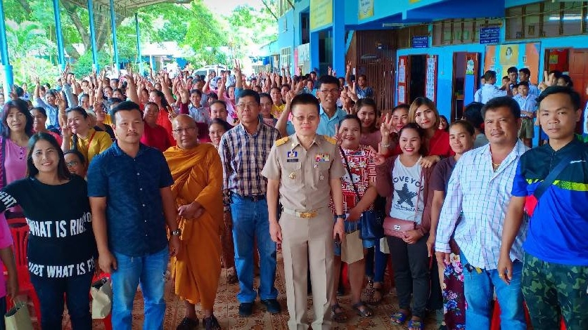 ดราม่าครูยึดมือถือเด็กลงเอย ชาวบ้าน-เพื่อนกดดัน เด็กต้องย้ายไปที่อื่น