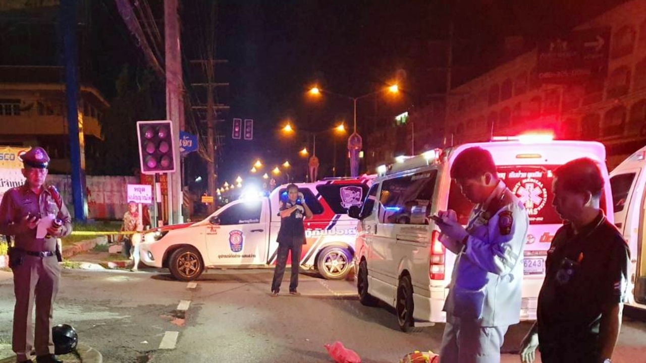 แก๊งโจ๋ปทุมฯดุ ซิ่ง จยย.ไล่ยิงอริกลางถนน ดับ 1 เจ็บ 2 ก่อนแว้นหลบหนี 