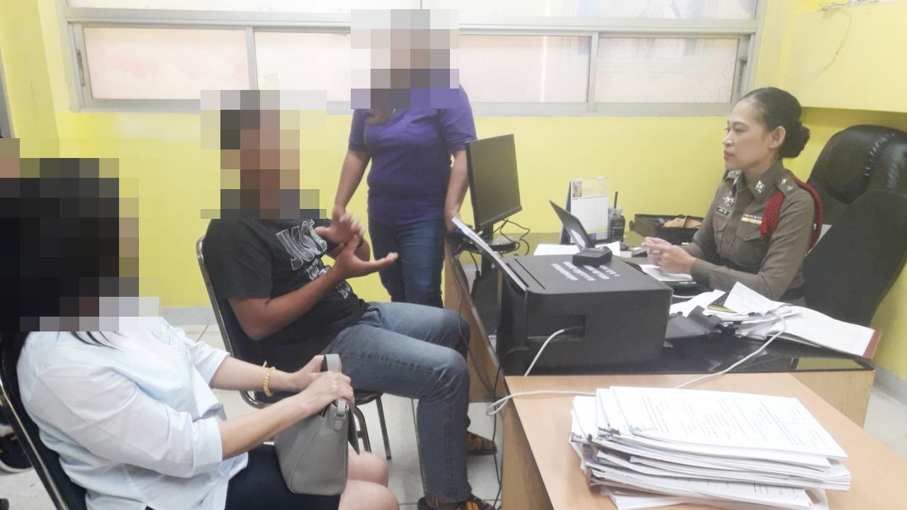 หวิดปะทะเดือดหน้าคุณตำรวจ สอบครูสาวตบหน้าเด็ก ญาติไม่ทนพูดแบบนี้ได้ไง