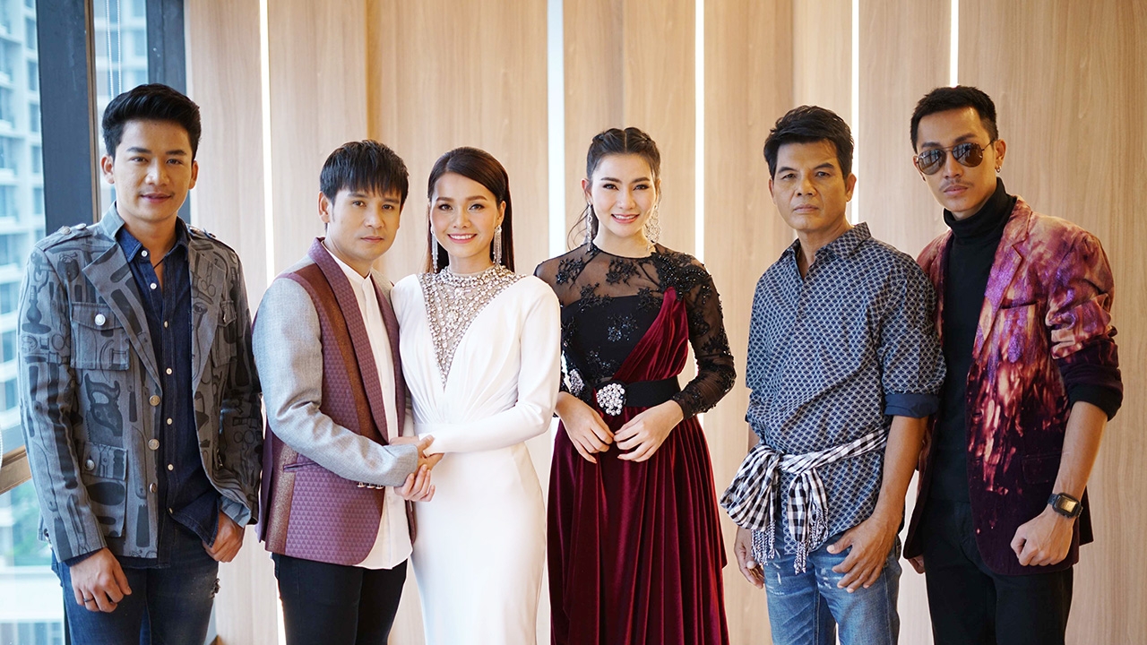 “ป้อน-นิพนธ์” นำทีมบวงสรวงละคร “มงกุฎดอกหญ้า”