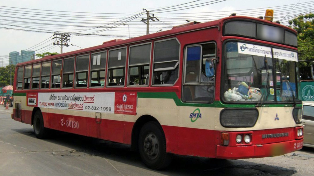 สาวเล่านาทีโดนประตูรถเมล์หนีบ เจ็บจนชา อ้างเสียนานแล้ว แต่ไม่มีคนซ่อม