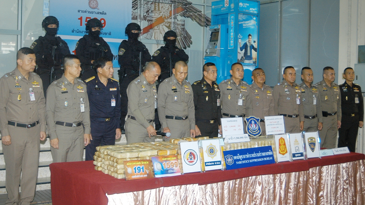 ตร.ปส.โชว์จับยาบ้า 1.5 ล้านเม็ด ไอซ์เกือบโล รวบสาว PR เงินล้านค้ายา