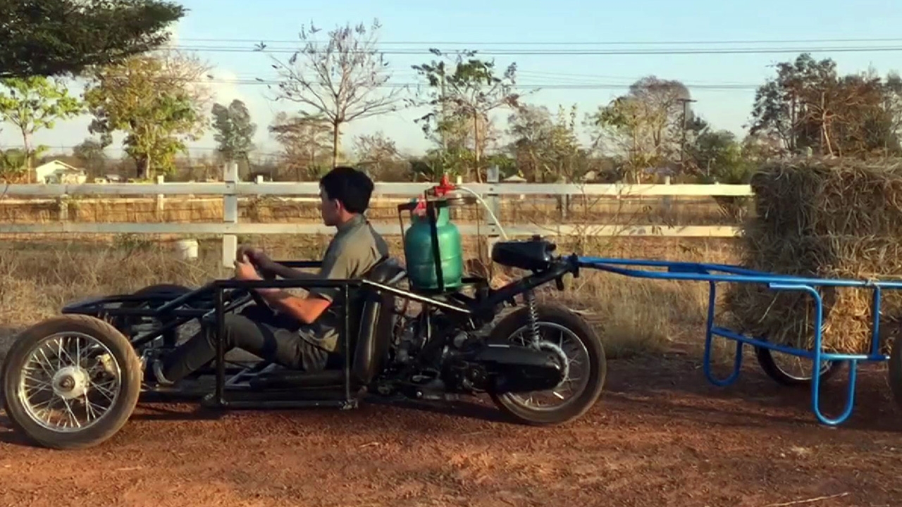 นิสิต ม.เกษตรฯ สกลนคร เจ๋ง สร้างรถ3ล้อบรรทุกเล็กไฮบริด เพื่อใช้ในฟาร์ม