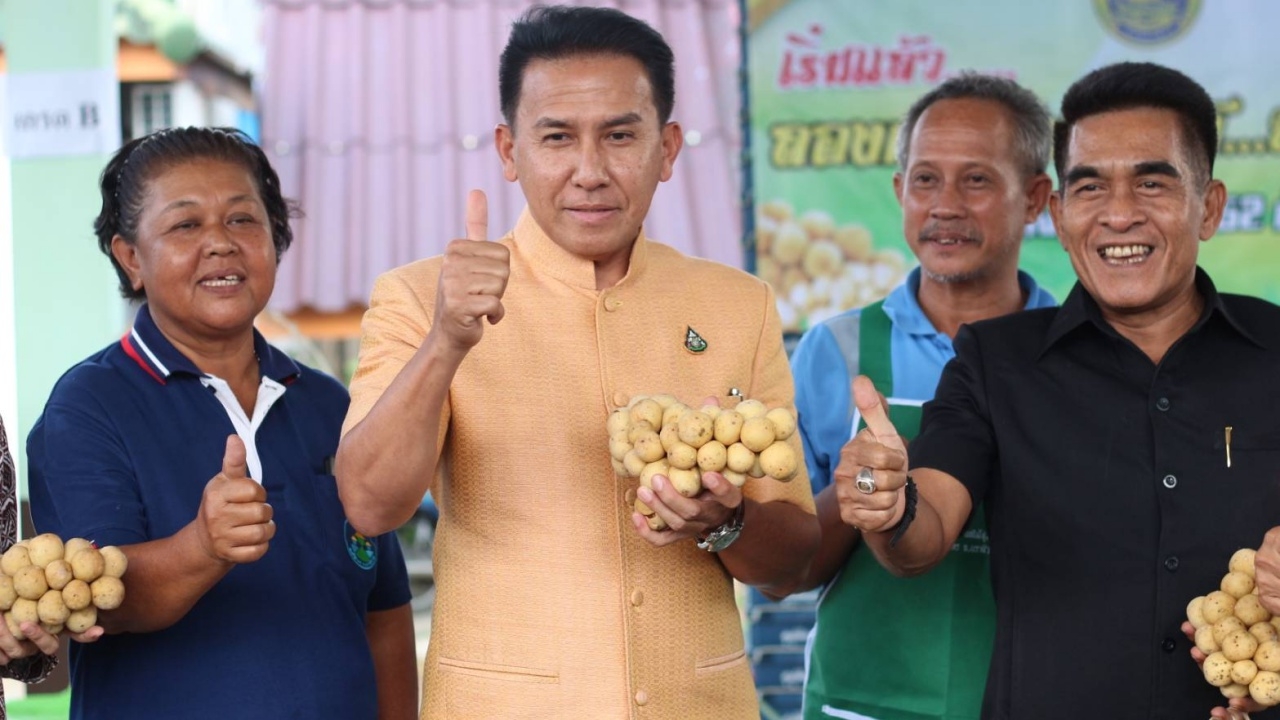 ผวจ.นราธิวาส ส่งลองกอง ศรีสาคร ลอตแรกกว่า 3 ตันมุ่งหน้าเข้า กทม.