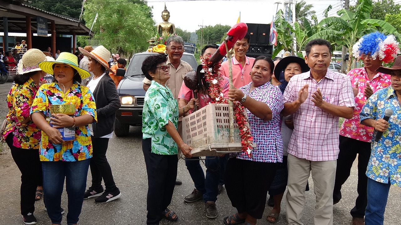 แล้งมา 7 เดือน ชาวชากบกที่ระยอง แห่หลวงพ่อดำกับเจ้าตอร์ปิโด ขอให้ฝนตก