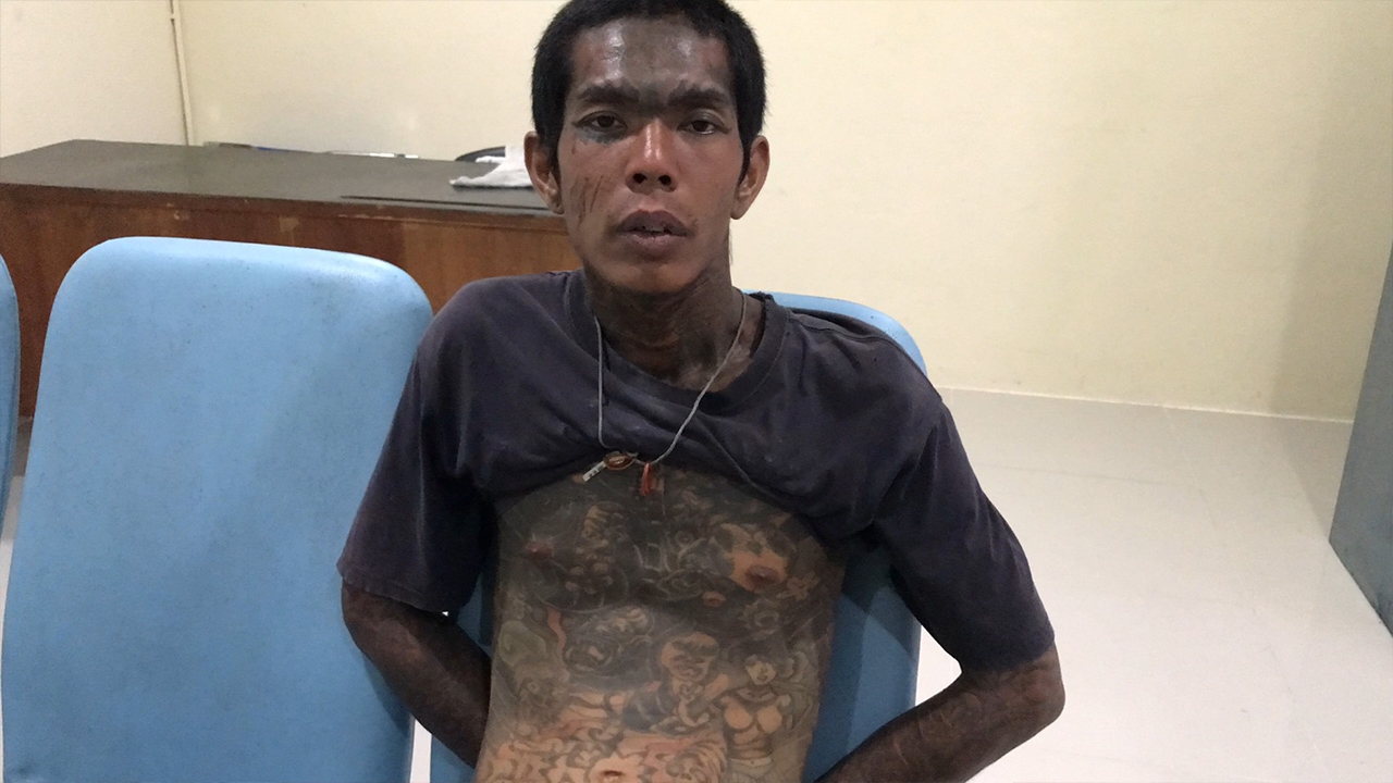 จับทันควันหนุ่มสักลาย ขโมยมือถือนั่งวินหนี รับหาเงินซื้อยาบ้า