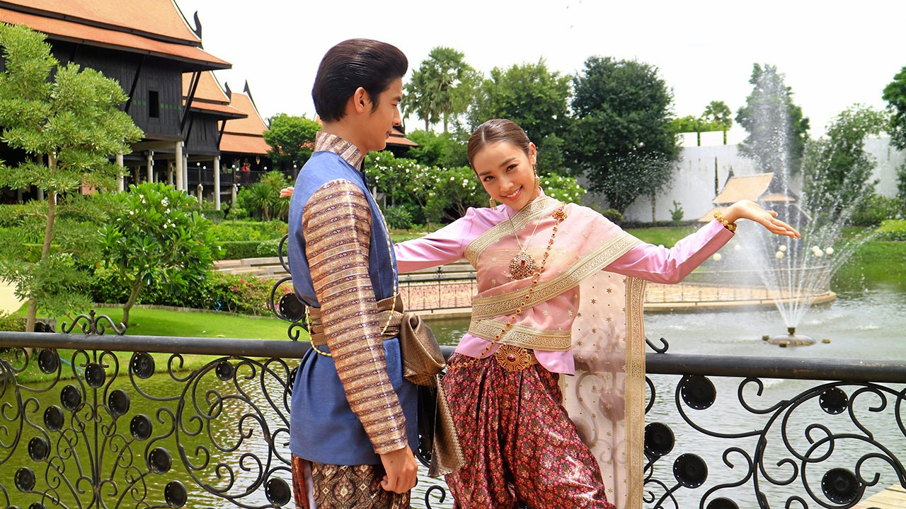 “เพื่อน-น้ำตาล” เยือน “เมืองมัลลิกา” พาย้อนรอย “ลิขิตแห่งจันทร์” ก่อนลงจอ
