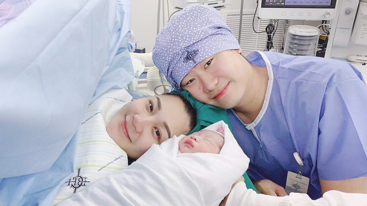 เอ็ม บุษราคัม คลอดลูกสาวคนที่ 2 พร้อมเผยถึงเหตุผลที่ตั้งชื่อ น้องณเวฬา