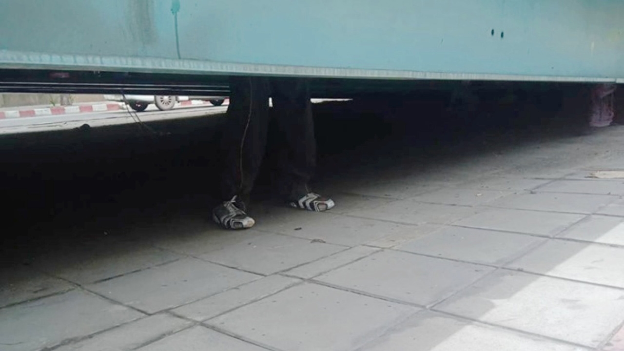 ตำรวจเฉลยแล้ว หลังคนผวา "ขาปริศนา" โผล่ใต้สะพานข้ามแยกลาดพร้าว