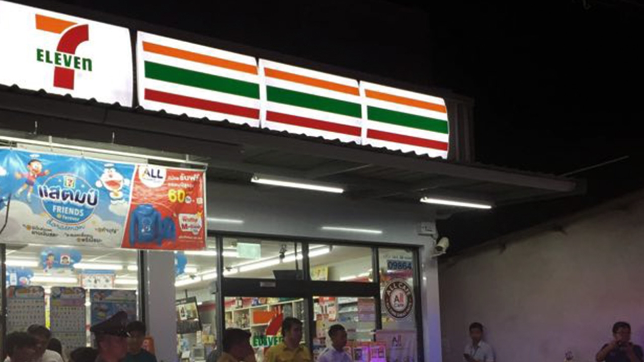 หนุ่มวูบดับคาจยย.หลังขี่มาจอดหน้า 7-11 แล้วฟุบหน้าจนผิดสังเกต