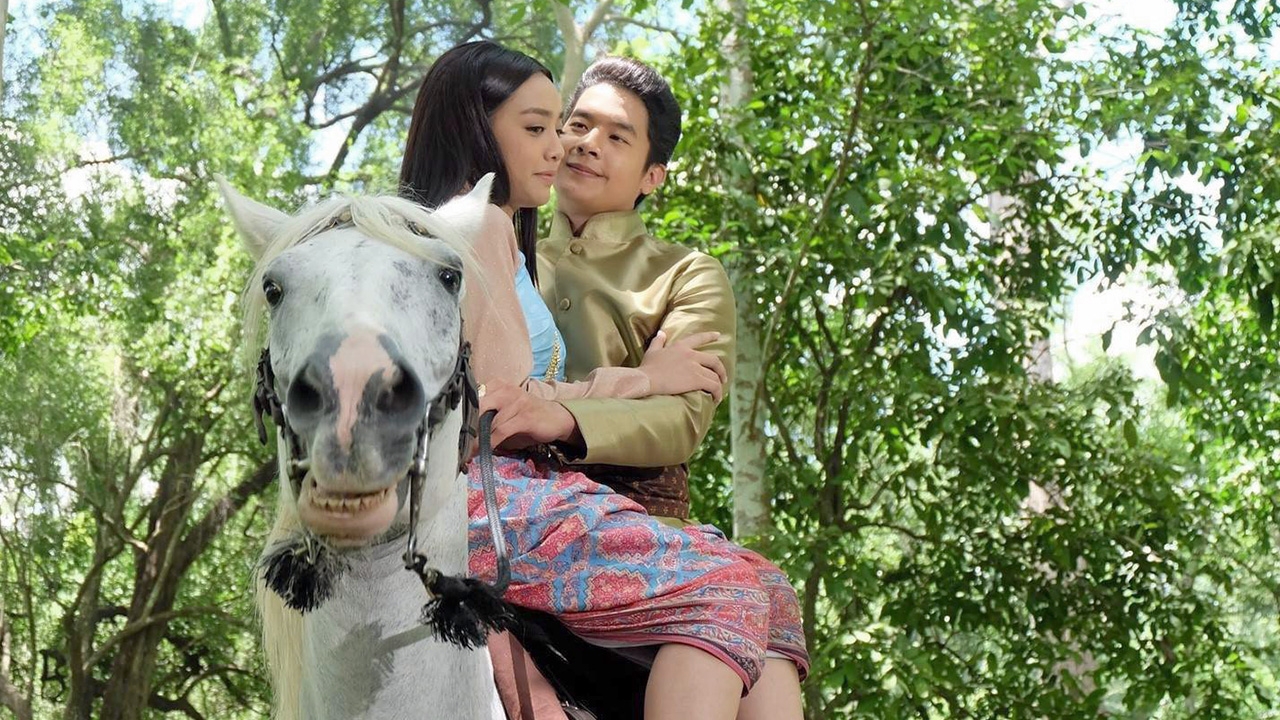 “เพื่อน” ปราบพยศม้าขี้แกล้ง พา “น้ำตาล” สวีตกลางป่า