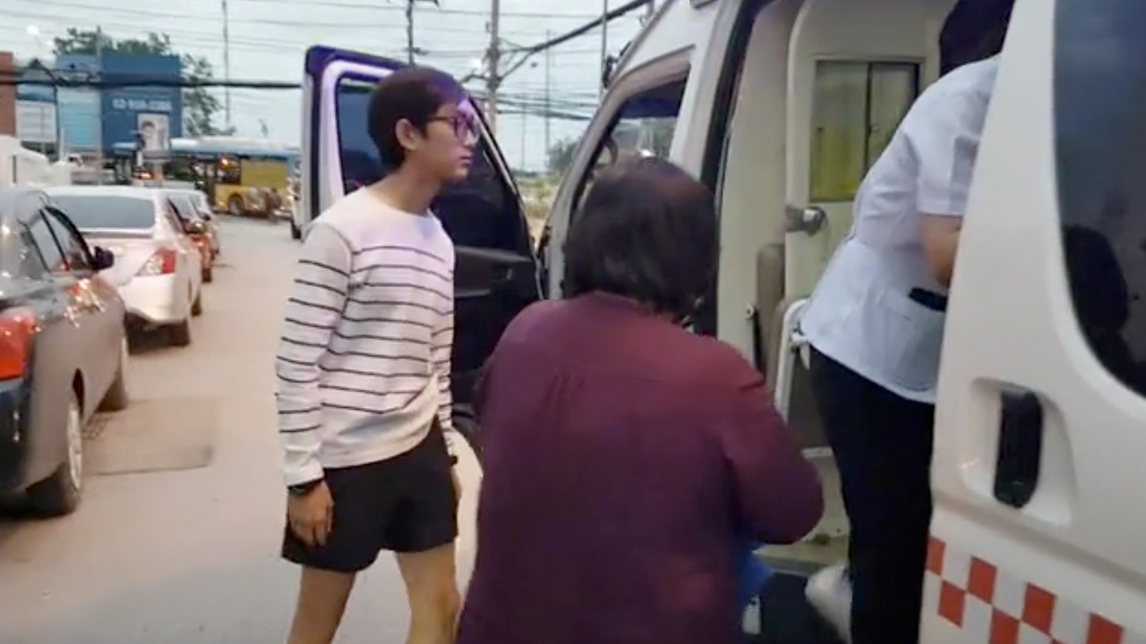 ยอดคุณแม่ คลอดลูกตัดสายสะดือเอง พลเมืองดีพาส่ง รพ. คอหวยหา "เลขเด็ด"