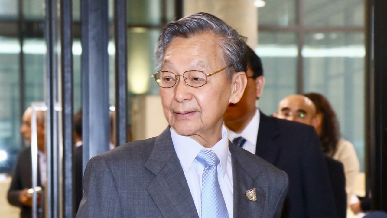 “ชวน” ย้ำแก้รัฐธรรมนูญไม่ใช่เรื่องด่วน ขอลุยญัตติค้าง 100 กว่าเรื่องก่อน