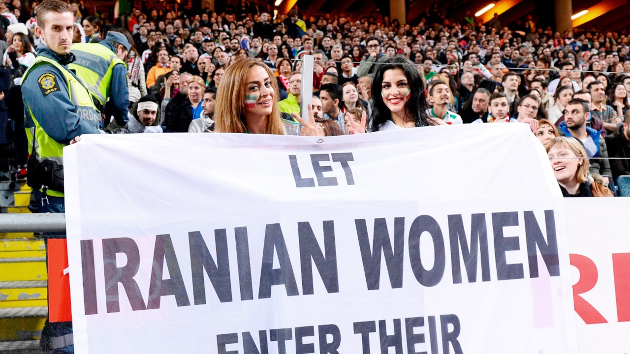 สลด สาวอิหร่านฆ่าตัวตาย หลังปลอมเป็นชายไปดูฟุตบอล จนถูกจับตั้งข้อหา