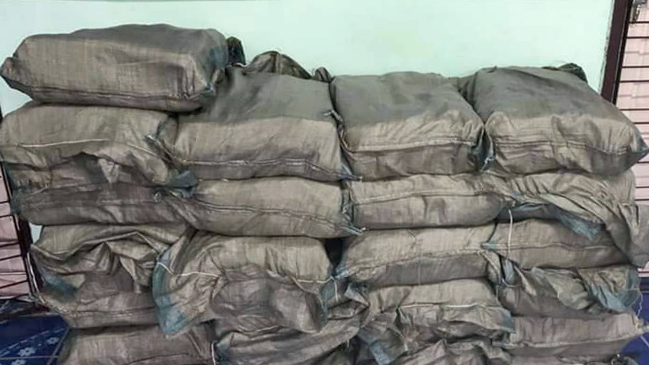 พม่าจับไอซ์ลอตใหญ่ 500 กิโลที่ท่าขี้เหล็ก หากรอดทะลักเข้าไทยแน่