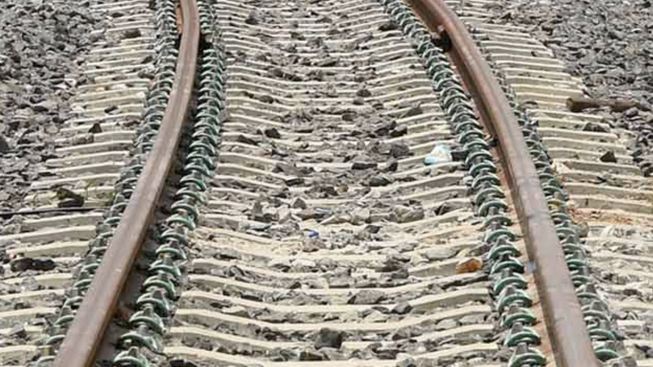 ลุงวัย 68 คนอำนาจเจริญ ถูกขบวนรถไฟ กรุงเทพ-อุบลฯ ชนดับที่สระบุรี