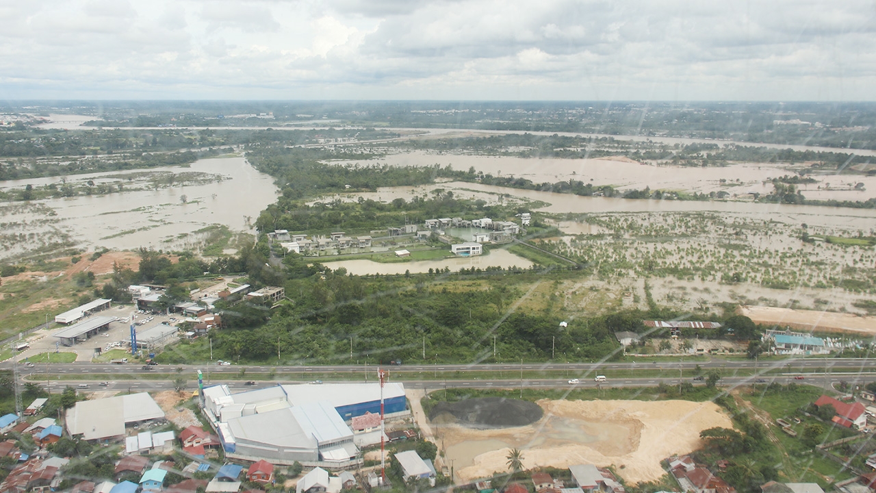 น้ำท่วมอุบลฯ ยังวิกฤติกระทบแล้วทั้งจังหวัด ถนนท่วมวิ่งไม่ได้ 14 สาย