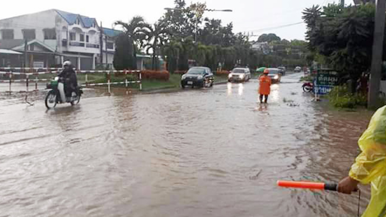 "อีสาน-ตะวันออก"อ่วมโดนร่องมรสุมทำฝนหนัก กทม.ตกแน่ร้อยละ40
