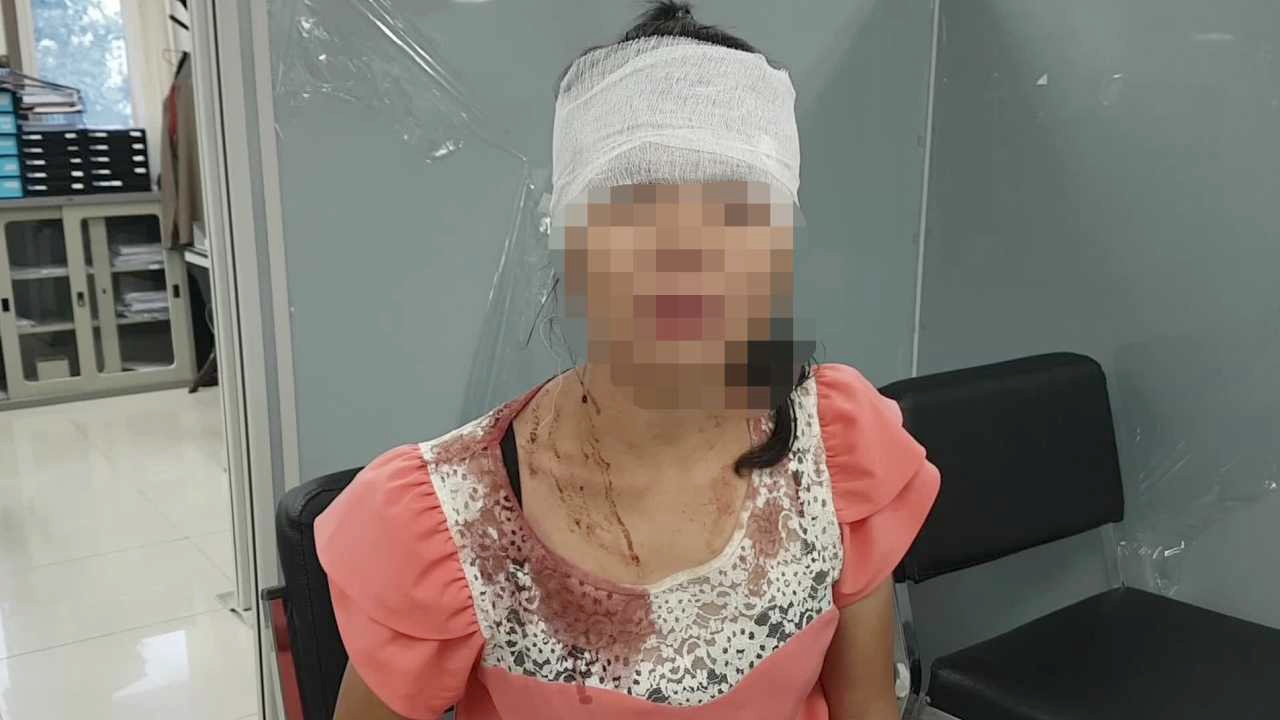 สาวเลือดท่วมขึ้นโรงพัก อ้างอยากเลิกผัว เลยแอบมีกิ๊ก โดนจับได้