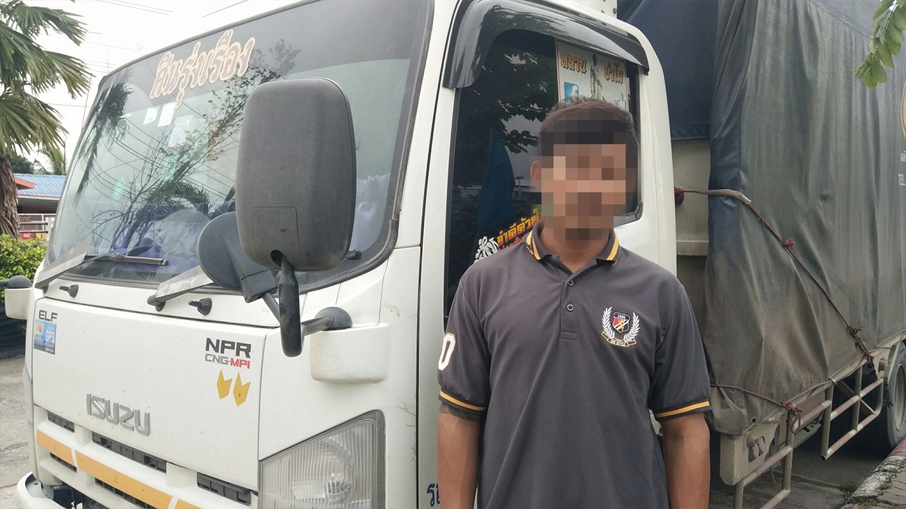 กระบะกร่าง อ้างปาดหน้า ควงไม้เบสบอลเดินมา กระชาก 6 ล้อ ต่อย เรียก 2 พัน 