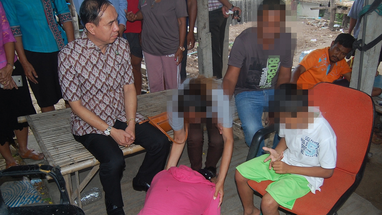 ครูกราบขอโทษครอบครัว ด.ช. 9 ขวบ ตีจนไม้หัก แม่ร่ำไห้ กลัวเสียลูกไปอีกคน