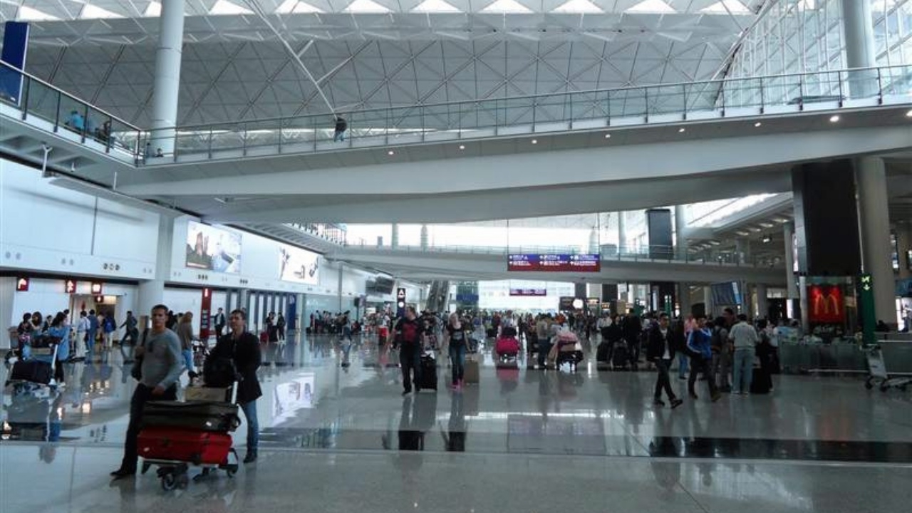 ลอบขนแบรนด์เนมหนีภาษี พุ่ง 90 ล้าน แจ้งเบาะแสมีรางวัลนำจับ 20%