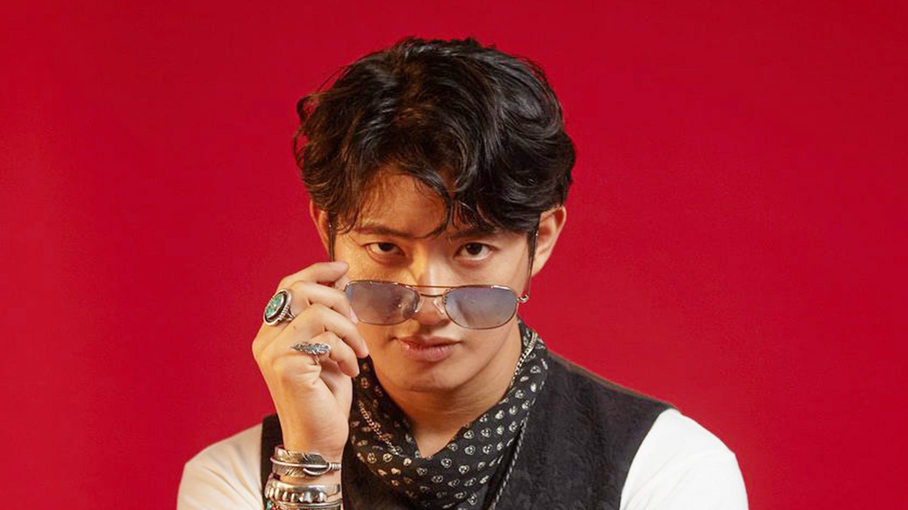 "ไม่บอก" เพลงรักไม่แสดงออก สไตล์หนุ่มเท่ "เป้ อารักษ์" (คลิป)