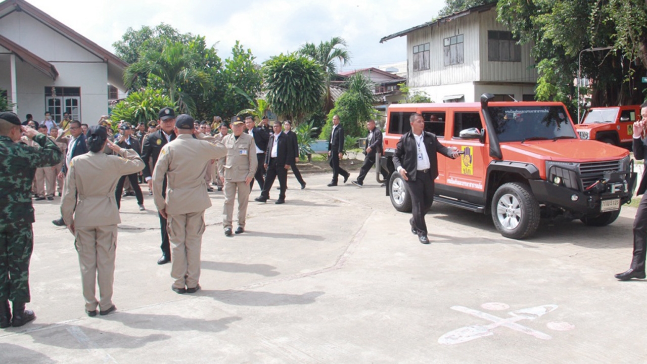 นายกฯ นำคณะ ตรวจเยี่ยมประชาชน ผู้ประสบภัยน้ำท่วม"อุบลฯ-ยโสธร"