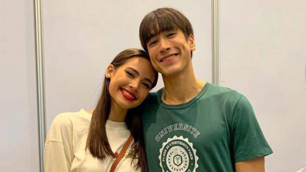 ฟินหนักมาก เมื่อเห็นคลิปสัมภาษณ์คู่ ณเดชน์ หลุดเรียก ญาญ่า ว่า “ที่รัก”