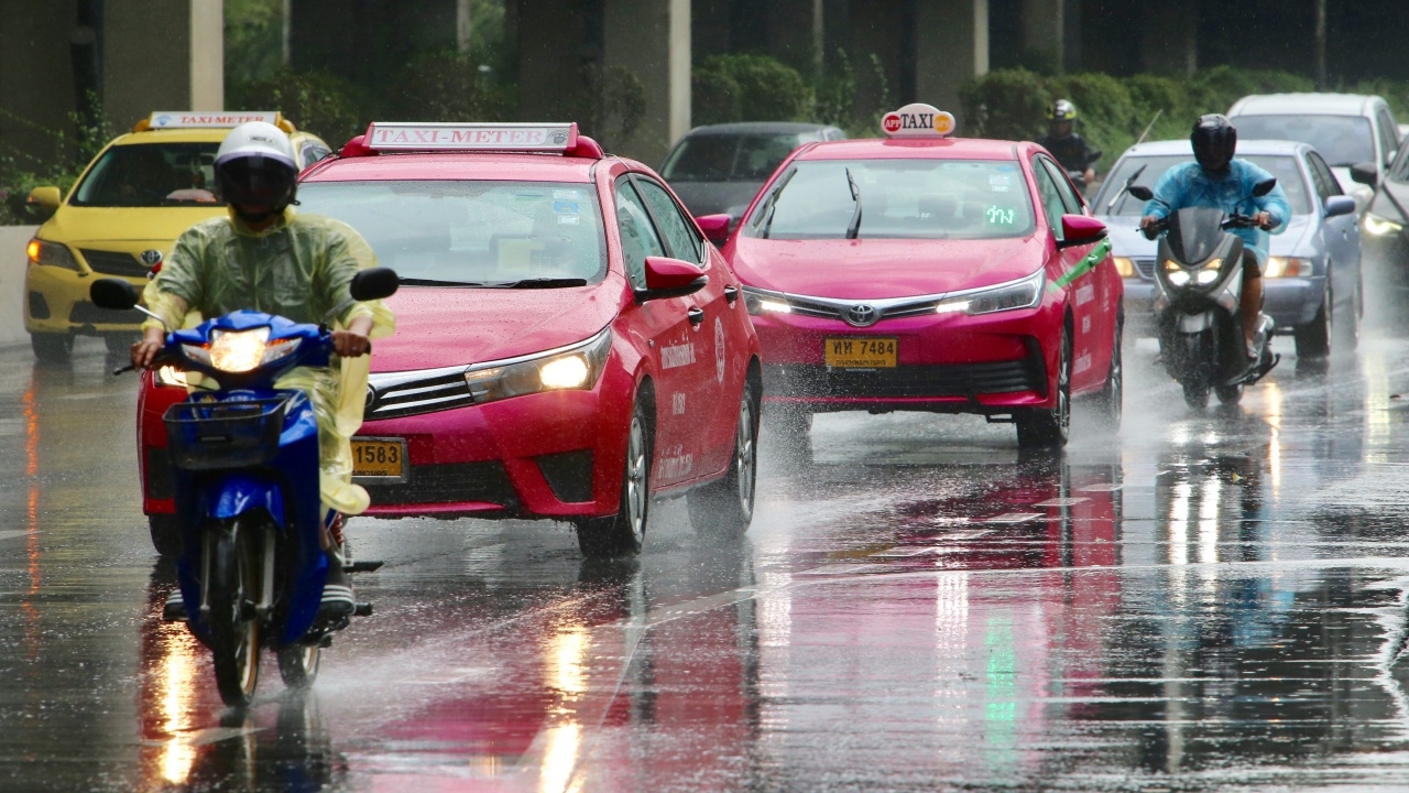 ไทยฝนตกหนัก 4 ภาค พื้นที่เสี่ยงระวังน้ำท่วม-น้ำป่า กทม.ฝนร้อยละ 70